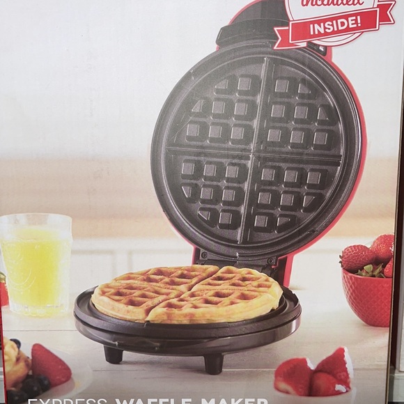 ❤️NEW!!!❤️ DASH Waffle Maker - Picture 3 of 17